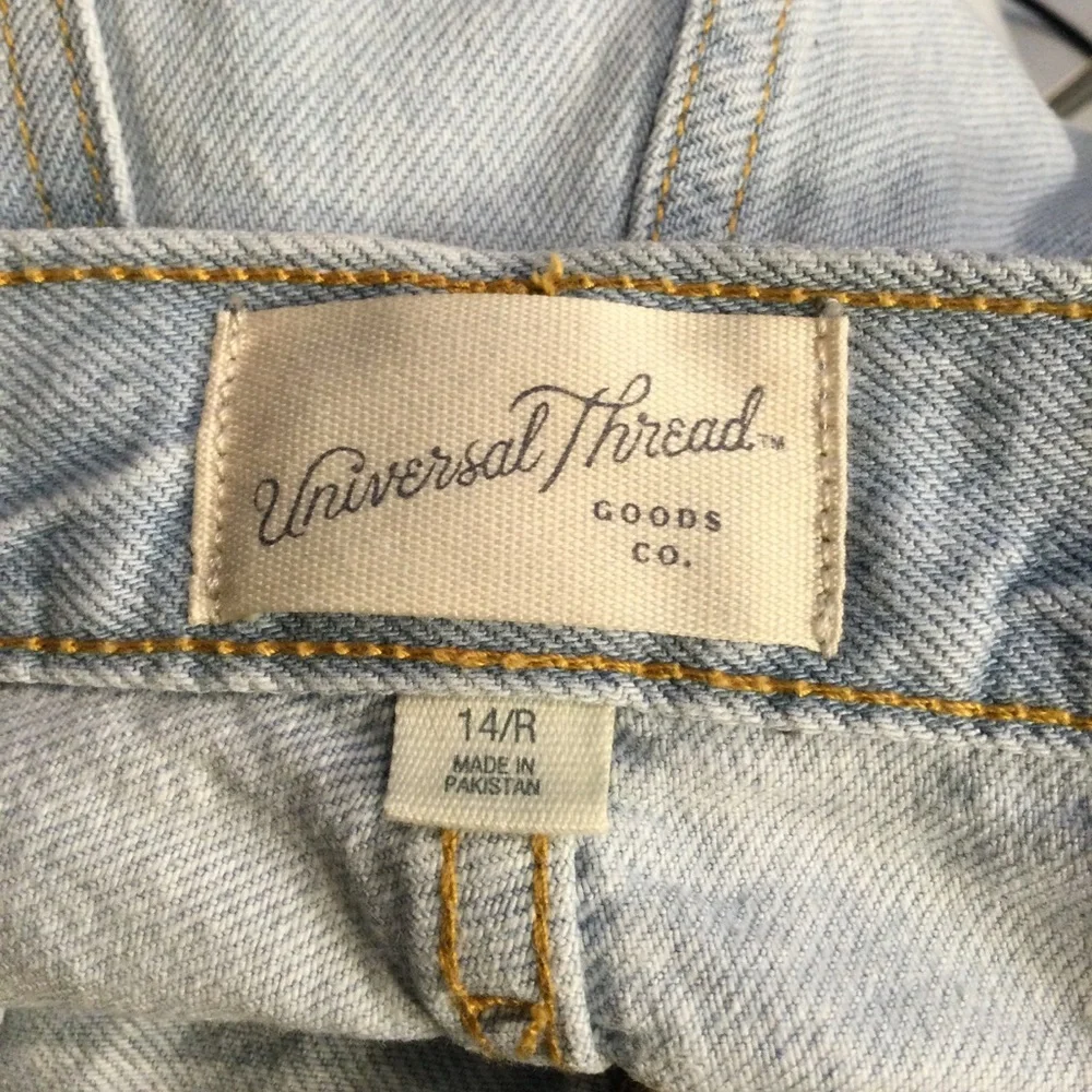 Universal Thread excellent like